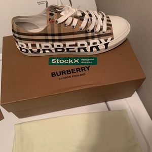 Burberry Logo Print
